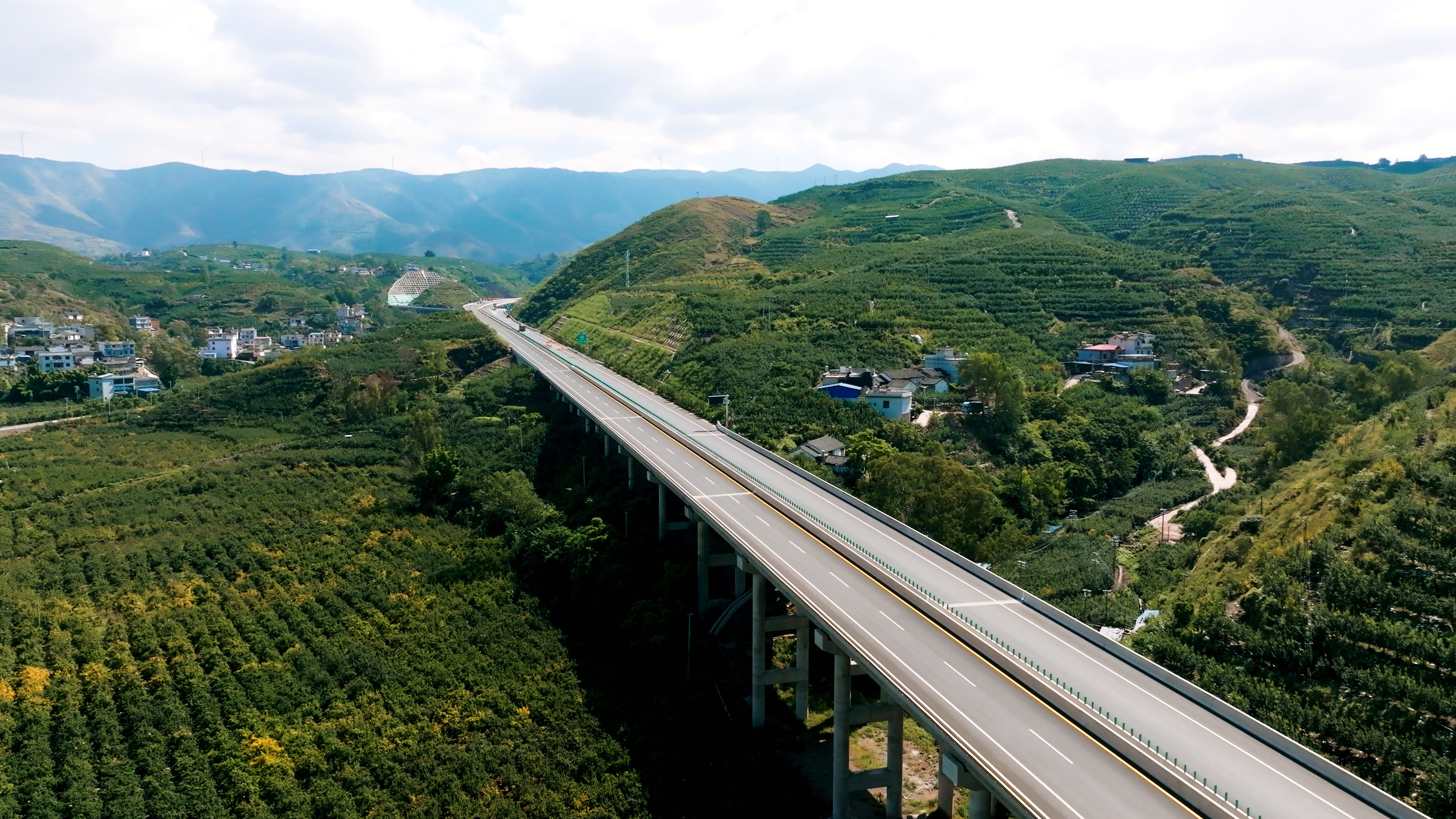 會(huì)巧高速順利通車(chē) 電明科技智慧顯示助力安全出行